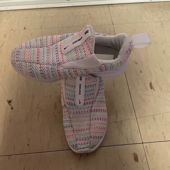 Nike~size 9c multicolor - Picture 2 of 2
